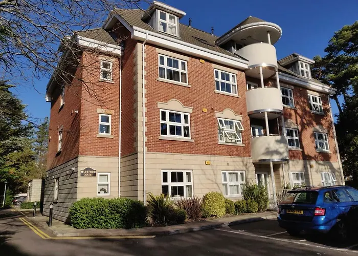 Hartford Court, East Cliff, . Walk To Beach And Town